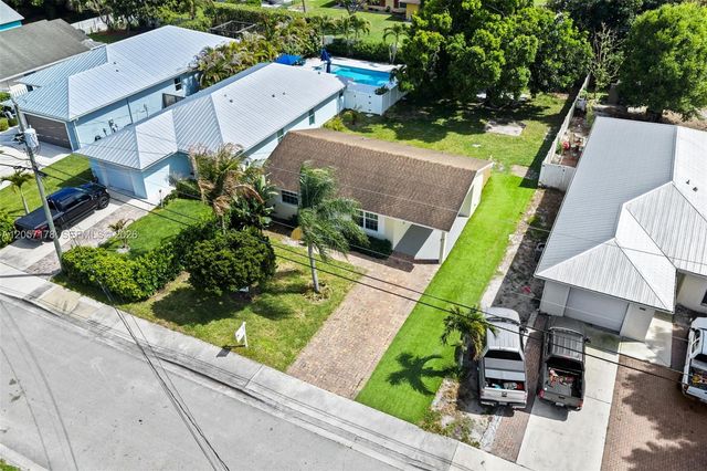 6894 3rd St, Jupiter, FL 33458