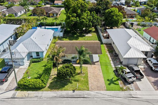 6894 3rd St, Jupiter, FL 33458