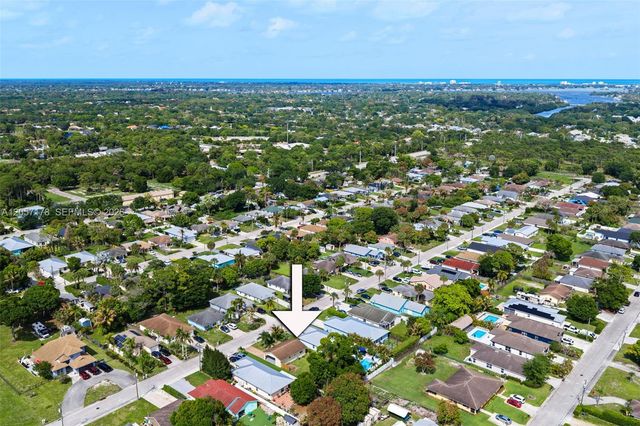 6894 3rd St, Jupiter, FL 33458