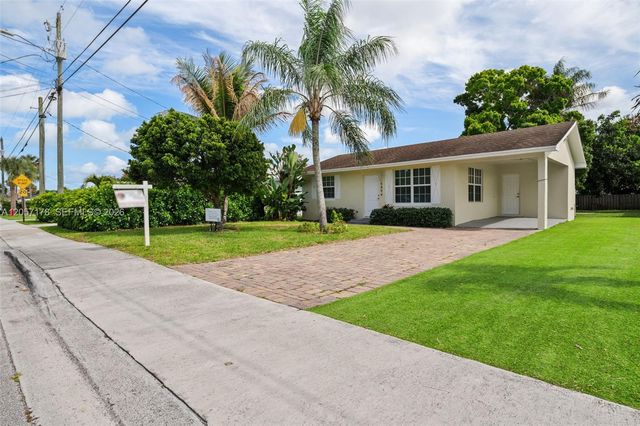 6894 3rd St, Jupiter, FL 33458
