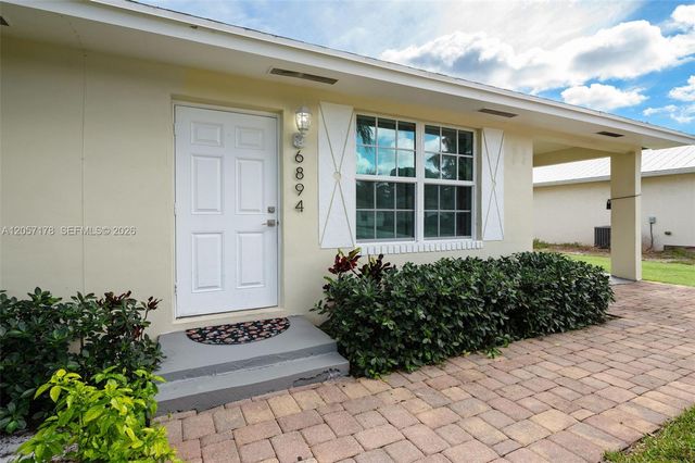 6894 3rd St, Jupiter, FL 33458