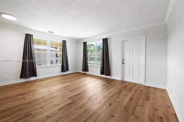 6894 3rd St, Jupiter, FL 33458