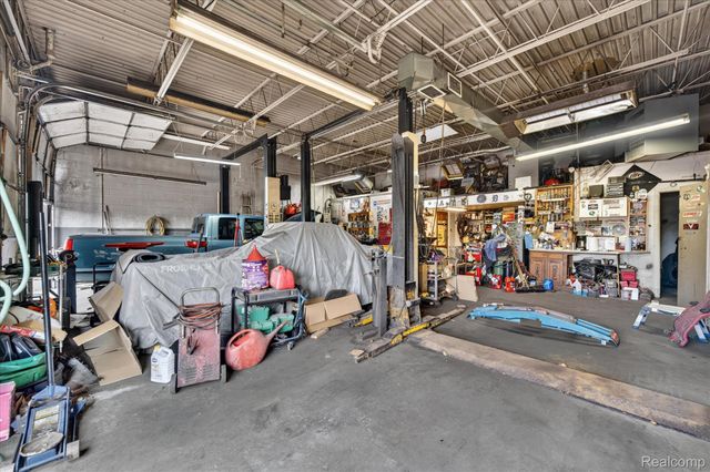 16550 Wilson Avenue, Eastpointe, MI 48021