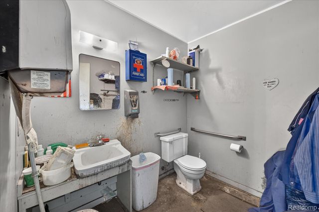 16550 Wilson Avenue, Eastpointe, MI 48021