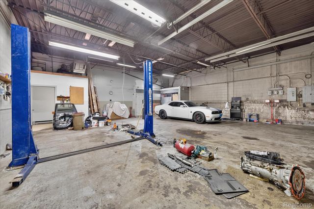 16550 Wilson Avenue, Eastpointe, MI 48021