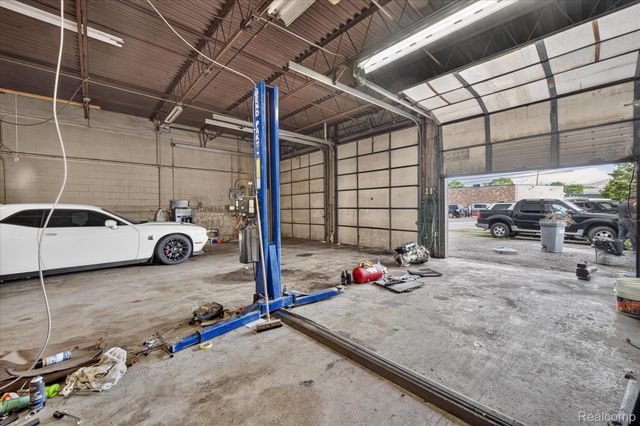 16550 Wilson Avenue, Eastpointe, MI 48021