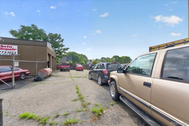 16550 Wilson Avenue, Eastpointe, MI 48021