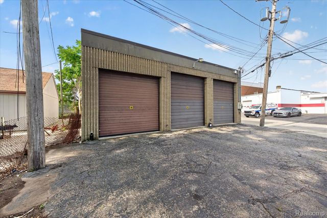 16550 Wilson Avenue, Eastpointe, MI 48021