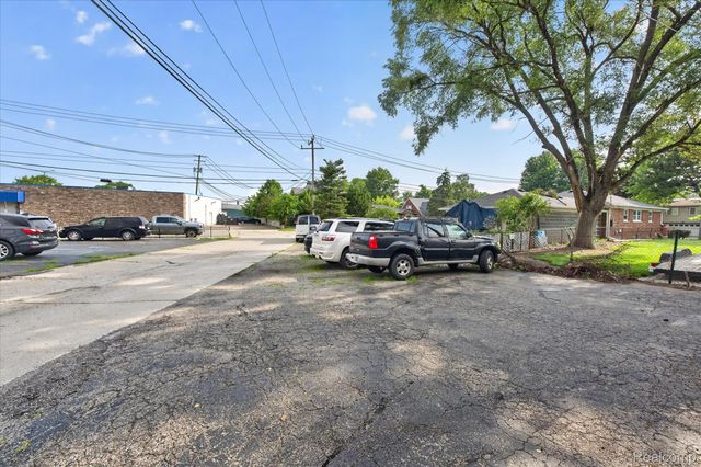 16550 Wilson Avenue, Eastpointe, MI 48021