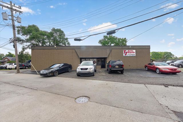 16550 Wilson Avenue, Eastpointe, MI 48021