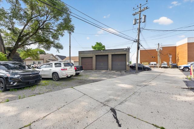 16550 Wilson Avenue, Eastpointe, MI 48021