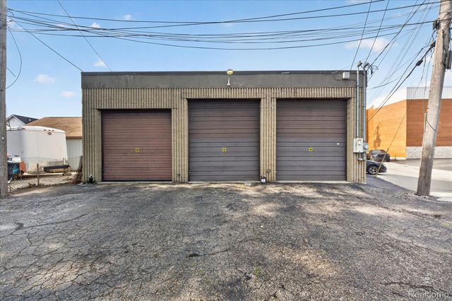 16550 Wilson Avenue, Eastpointe, MI 48021