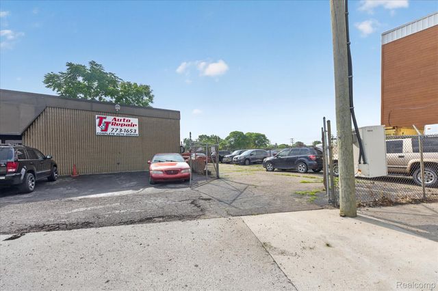 16550 Wilson Avenue, Eastpointe, MI 48021
