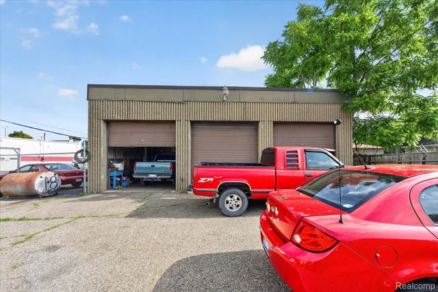 16550 Wilson Avenue, Eastpointe, MI 48021