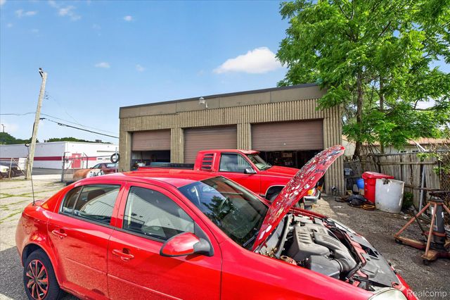 16550 Wilson Avenue, Eastpointe, MI 48021