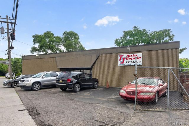 16550 Wilson Avenue, Eastpointe, MI 48021