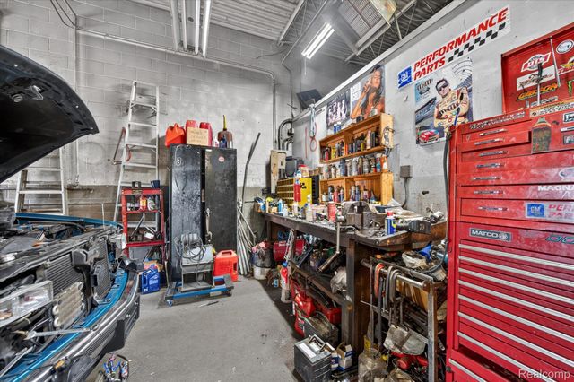 16550 Wilson Avenue, Eastpointe, MI 48021