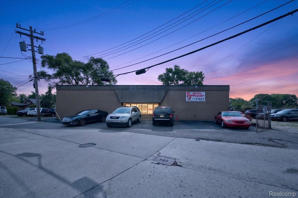 16550 Wilson Avenue, Eastpointe, MI 48021