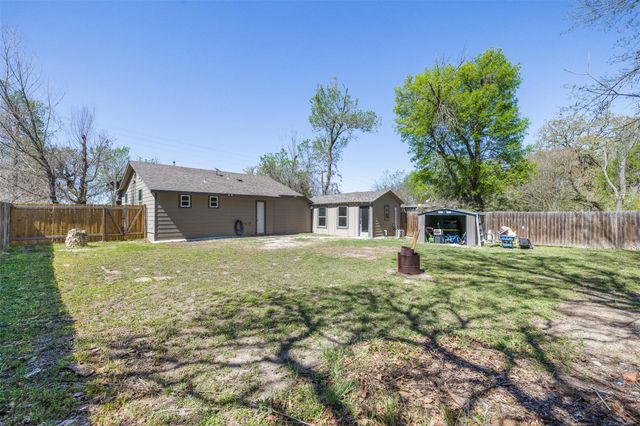 823 Hickory ST, Rockdale, TX 76567