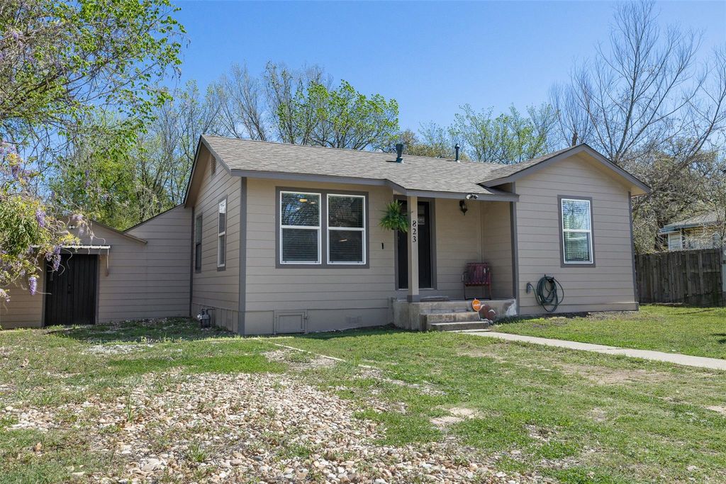 823 Hickory ST, Rockdale, TX 76567