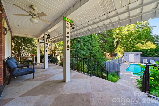 321 16th Avenue NW, Hickory, NC 28601