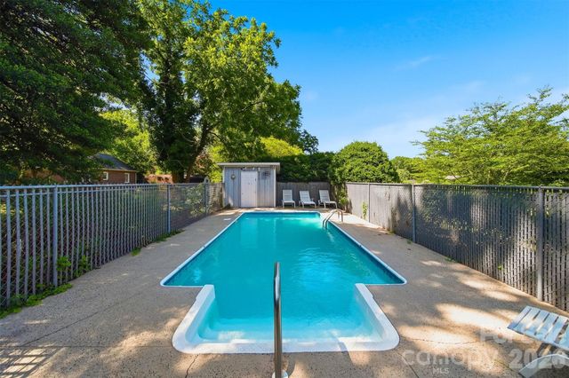 321 16th Avenue NW, Hickory, NC 28601