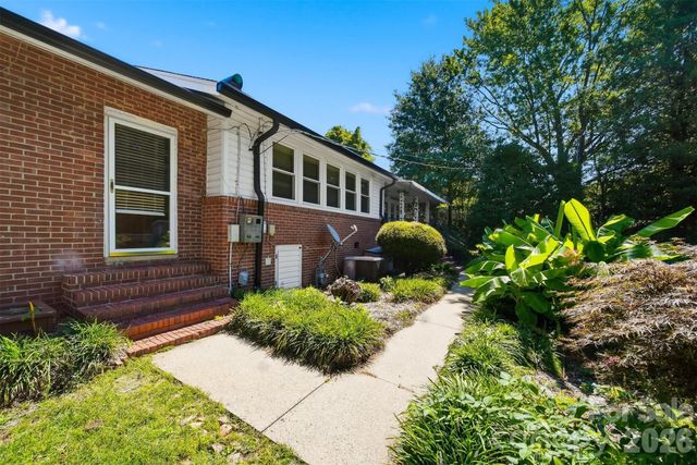 321 16th Avenue NW, Hickory, NC 28601