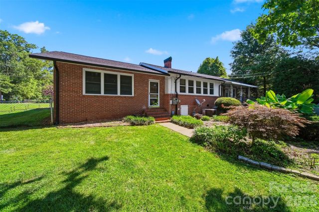 321 16th Avenue NW, Hickory, NC 28601