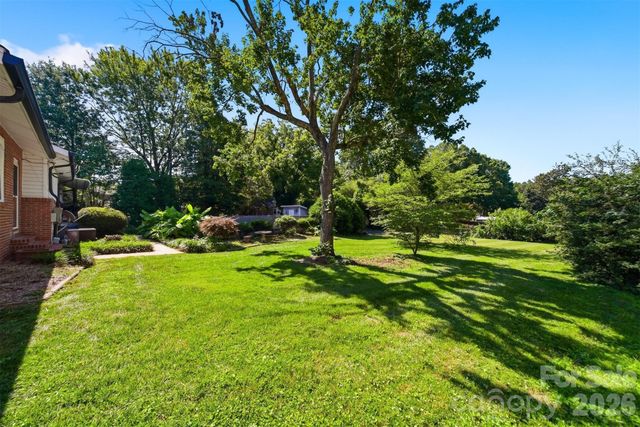 321 16th Avenue NW, Hickory, NC 28601
