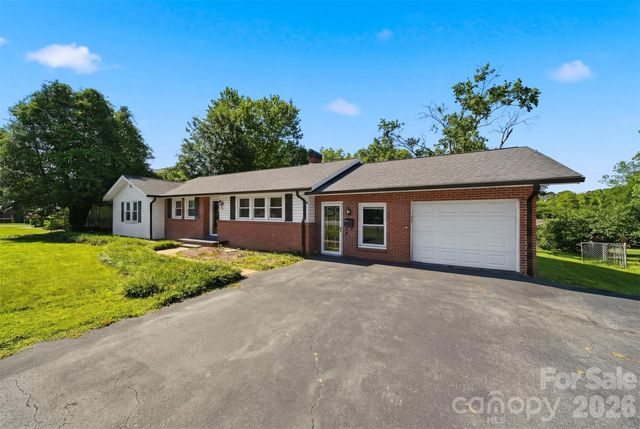 321 16th Avenue NW, Hickory, NC 28601