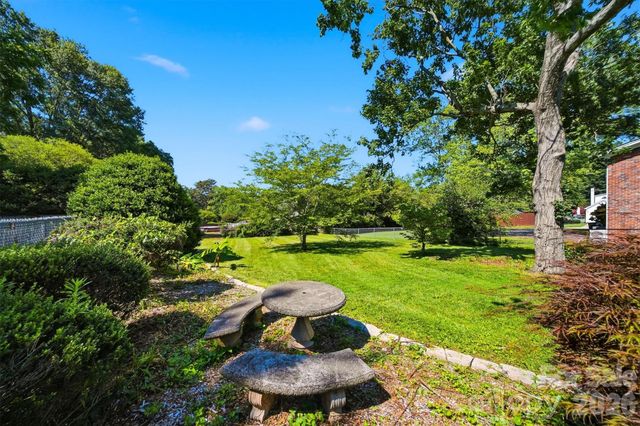 321 16th Avenue NW, Hickory, NC 28601