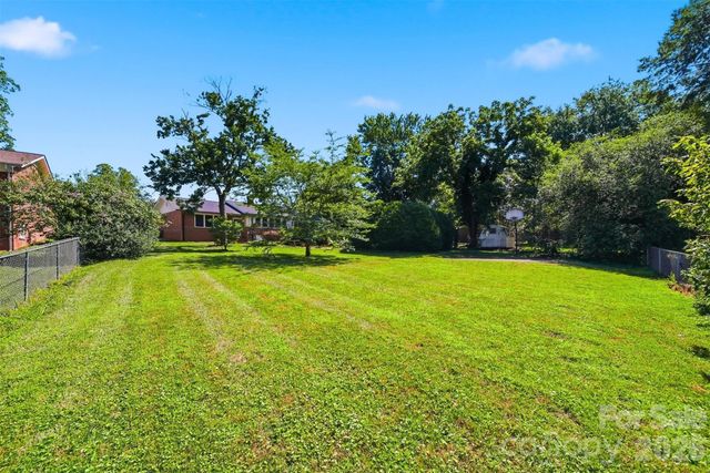 321 16th Avenue NW, Hickory, NC 28601