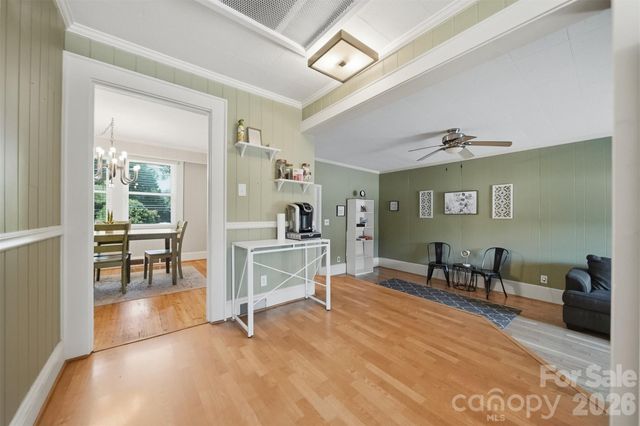 321 16th Avenue NW, Hickory, NC 28601