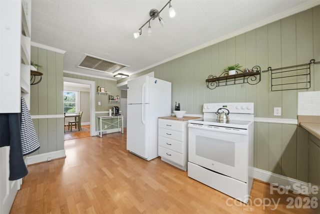 321 16th Avenue NW, Hickory, NC 28601
