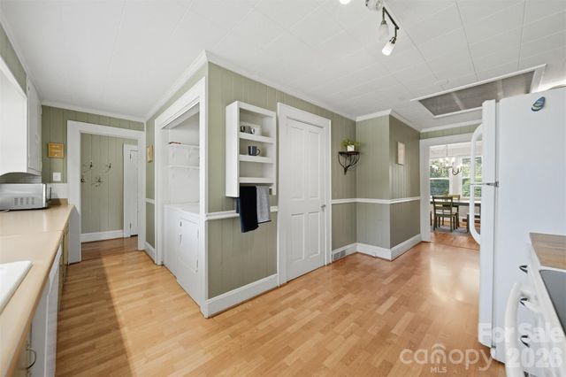 321 16th Avenue NW, Hickory, NC 28601