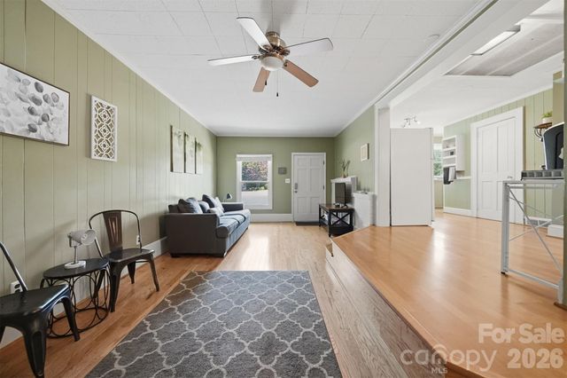 321 16th Avenue NW, Hickory, NC 28601