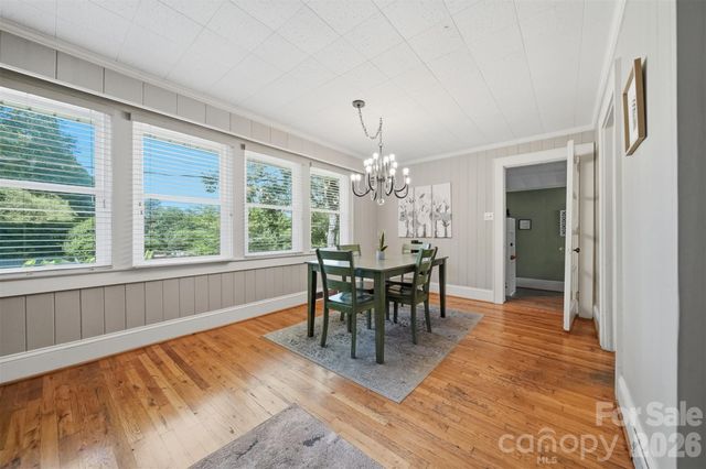 321 16th Avenue NW, Hickory, NC 28601