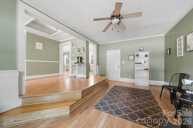 321 16th Avenue NW, Hickory, NC 28601