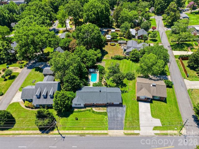 321 16th Avenue NW, Hickory, NC 28601