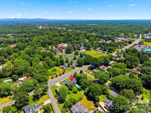 321 16th Avenue NW, Hickory, NC 28601
