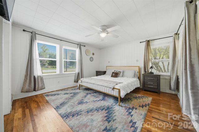321 16th Avenue NW, Hickory, NC 28601