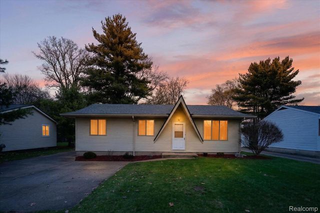 4739 Joan Lane, Hamburg Township, MI 48169