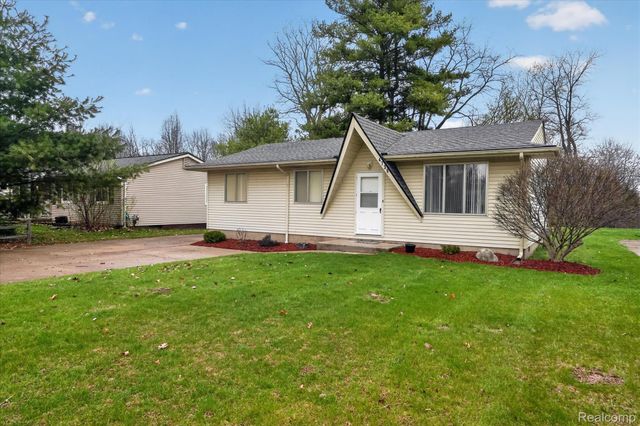4739 Joan Lane, Hamburg Township, MI 48169