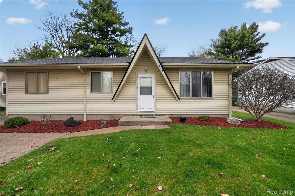 4739 Joan Lane, Hamburg Township, MI 48169
