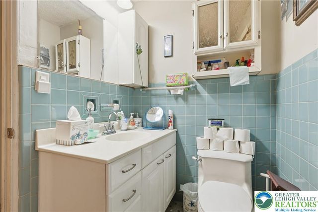 3044 Pennsylvania Street, South Whitehall Twp, PA 18104