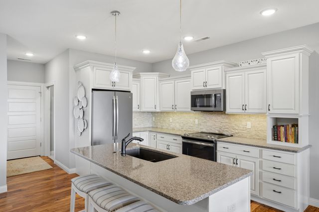 3920 TOLARIAN DR, Columbia, MO 65203