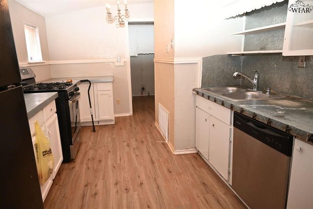 801 N AVENUE C, Burkburnett, TX 76354