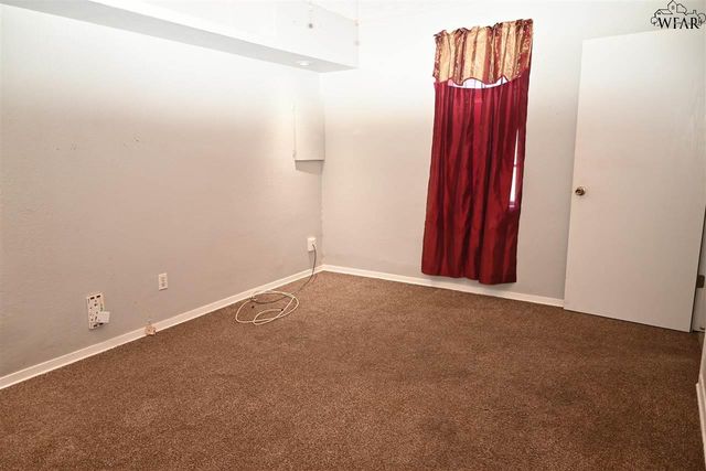 801 N AVENUE C, Burkburnett, TX 76354