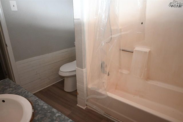 801 N AVENUE C, Burkburnett, TX 76354