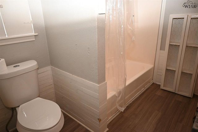 801 N AVENUE C, Burkburnett, TX 76354